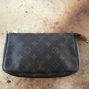 Authentic Louis Vuitton Pochette